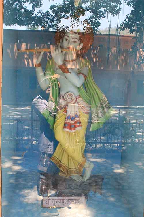 8th incarnation of Lord Vishnu - Shree Krishna, the god of love couples :P ;) took part in Mahabharat